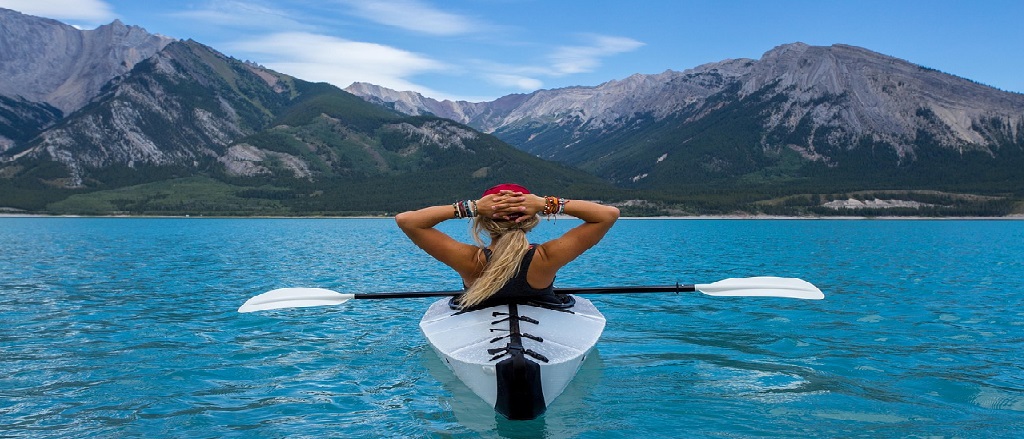 lady kayaking